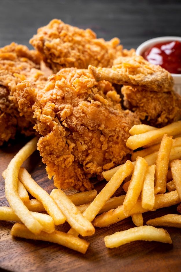 POLLO CRISPY (8 U) + PAPAS FRITAS CON SALSA BBQ