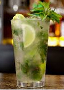 Mojito tradicional (Ron blanco, limón, menta, syrup)