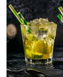 Caipiroska (Vodka, limón syrup)